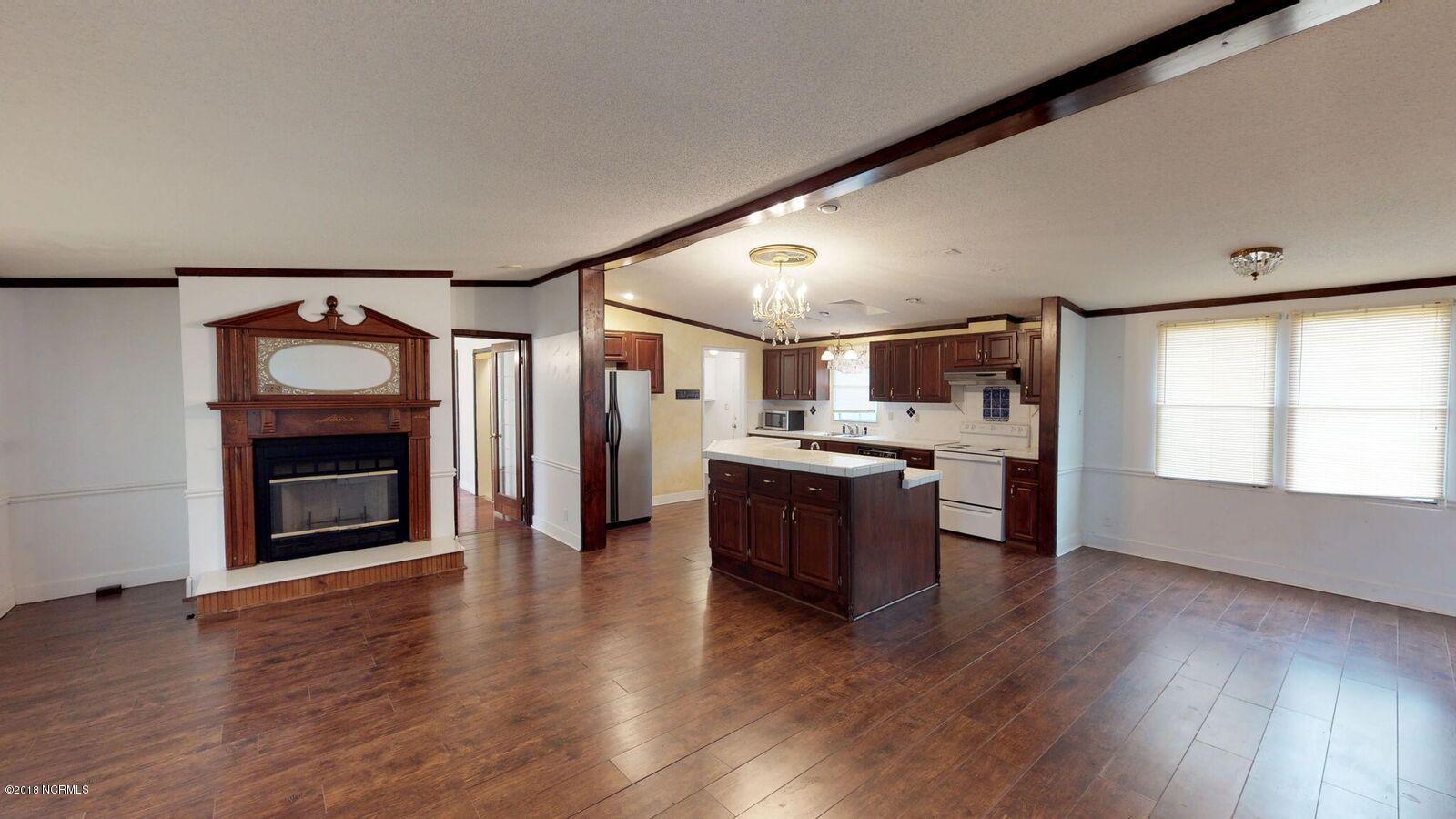 5645 Barrett Road Farmville, NC 27828 - Photo 6 of 43 5645 Barrett Rd living room