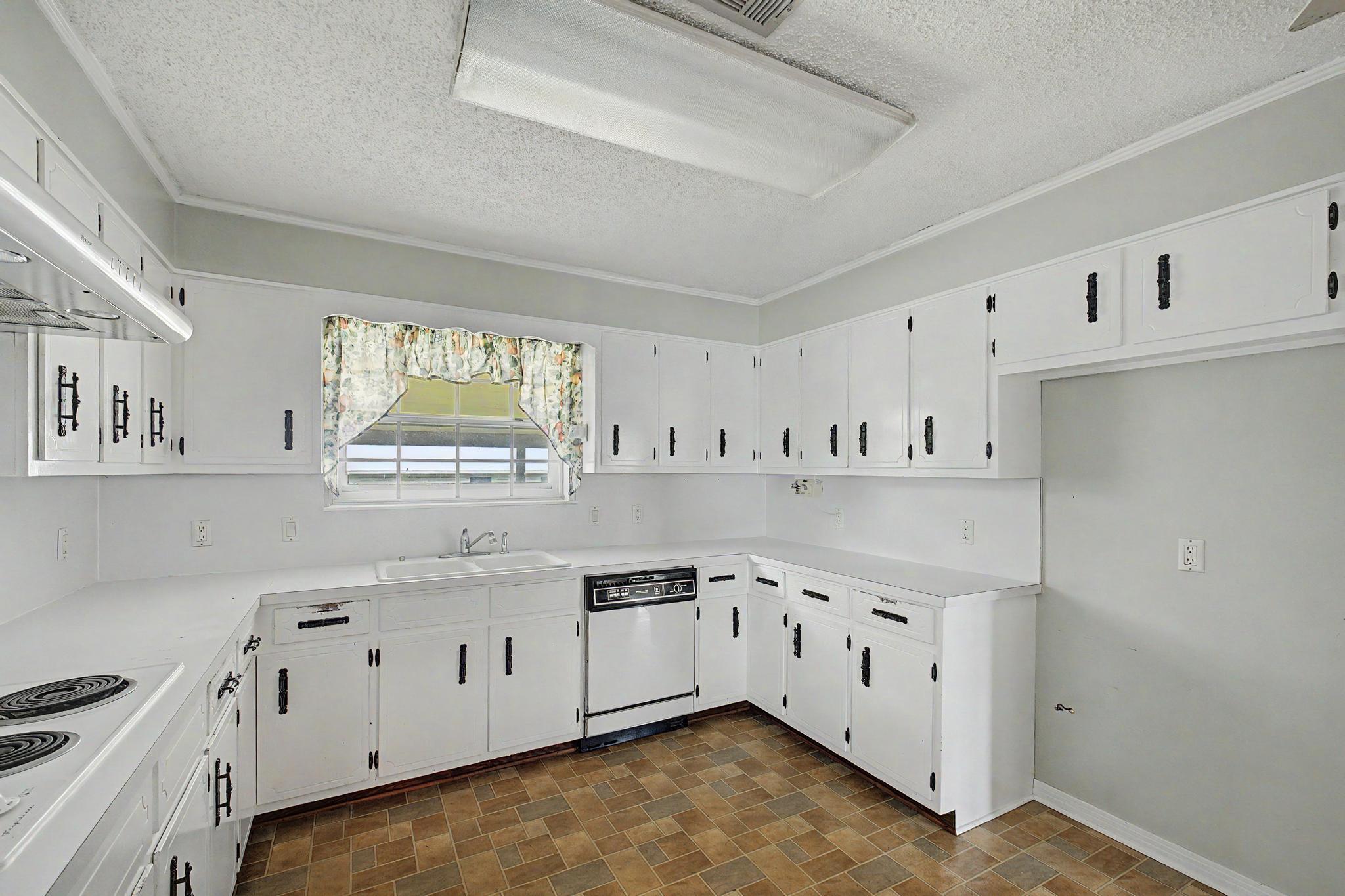 7621 Chellie Road Pensacola, FL 32526 - Photo 16 of 90 Gallery Image 16