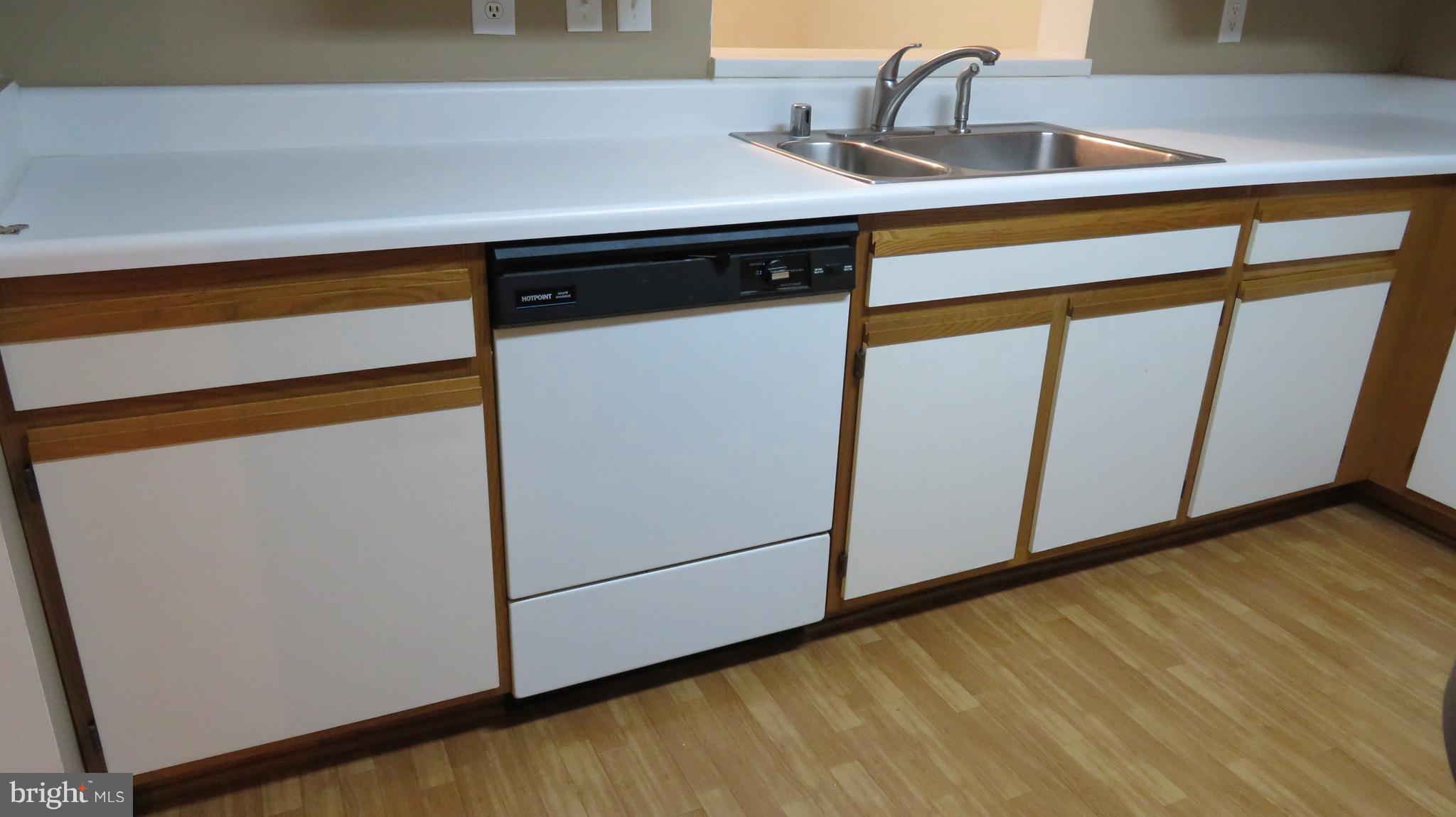 425 Pleasanton Road, Unit C24 Westminster, MD 21157 - Photo 14 of 42 Dishwasher and lots of counter space.