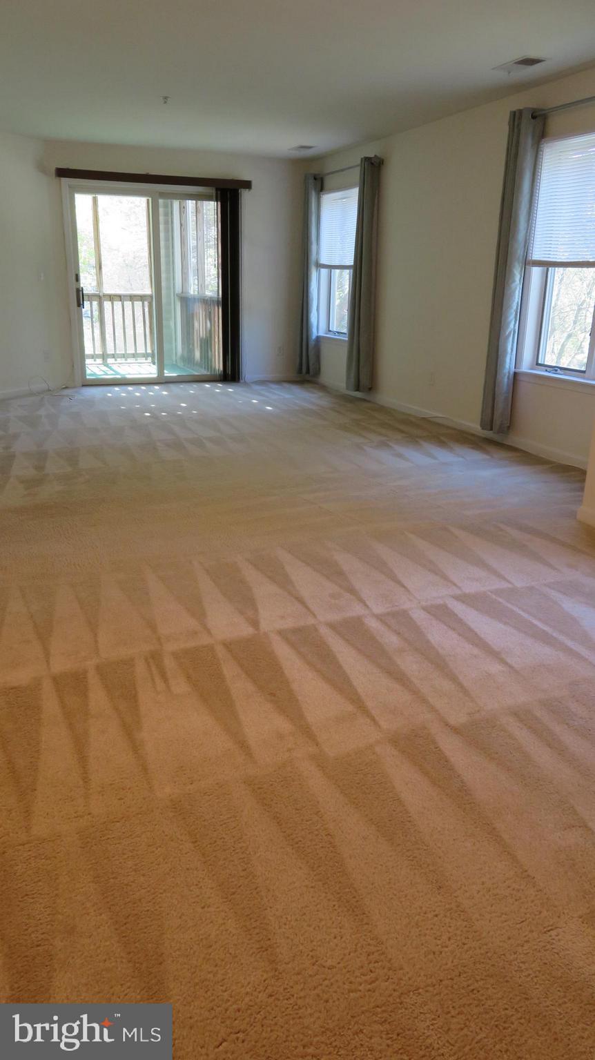 425 Pleasanton Road, Unit C24 Westminster, MD 21157 - Photo 22 of 42 Huge Living Room / Dining Room Combo.