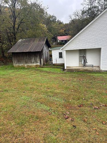 328 Young Branch Road Dixon Springs, TN 37057 - Photo 2 of 18