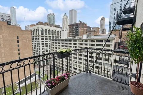 $315,000 | 8 West Monroe Street, Unit 1209, Chicago, IL 60603