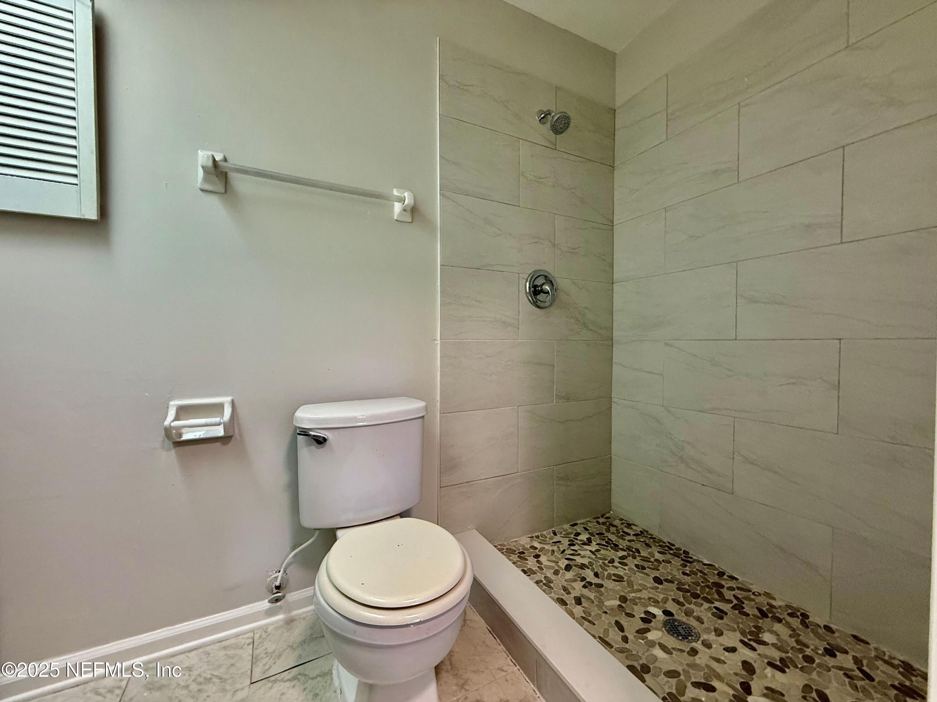 3801 Crown Point Road, Unit 1074 Jacksonville, FL 32257 - Photo 16 of 22 a bathroom with a sink and a toilet