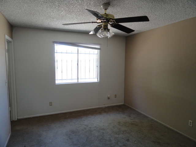 2512 West Greenway Road Tempe, AZ 85282 - Photo 5 of 12 Master bedroom