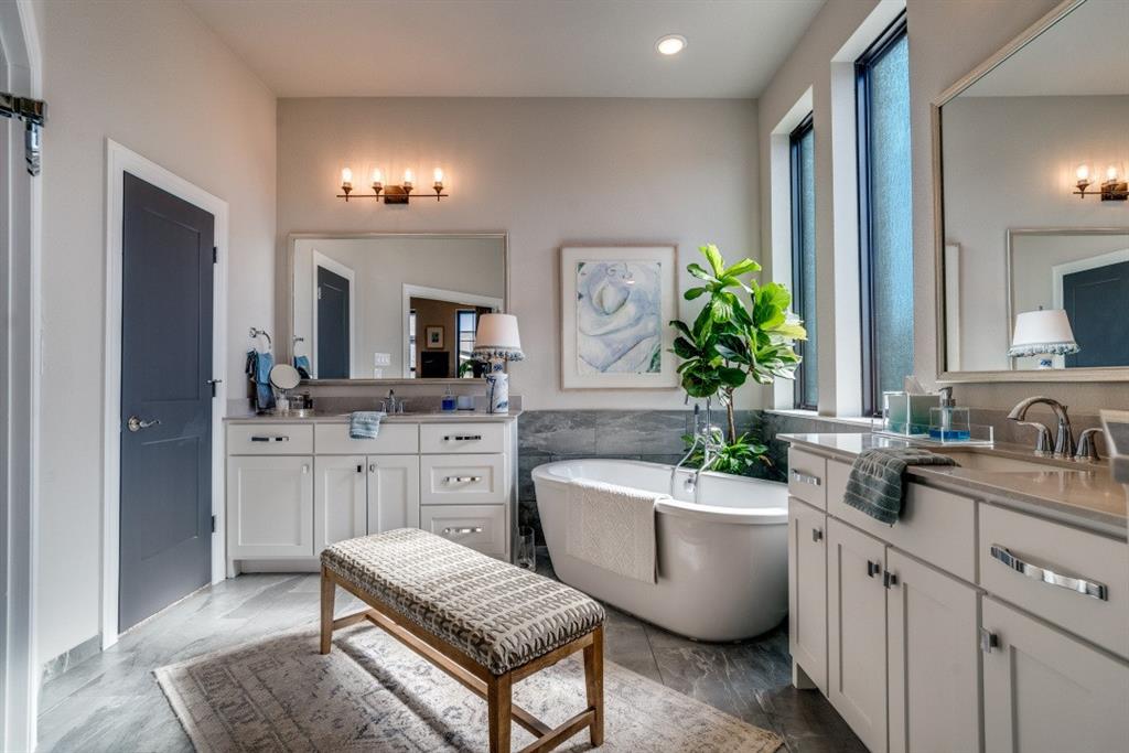 307 Sunset Lane, Unit 101 Fort Worth, TX 76114 - Photo 27 of 37 a living room with furniture and a potted plant