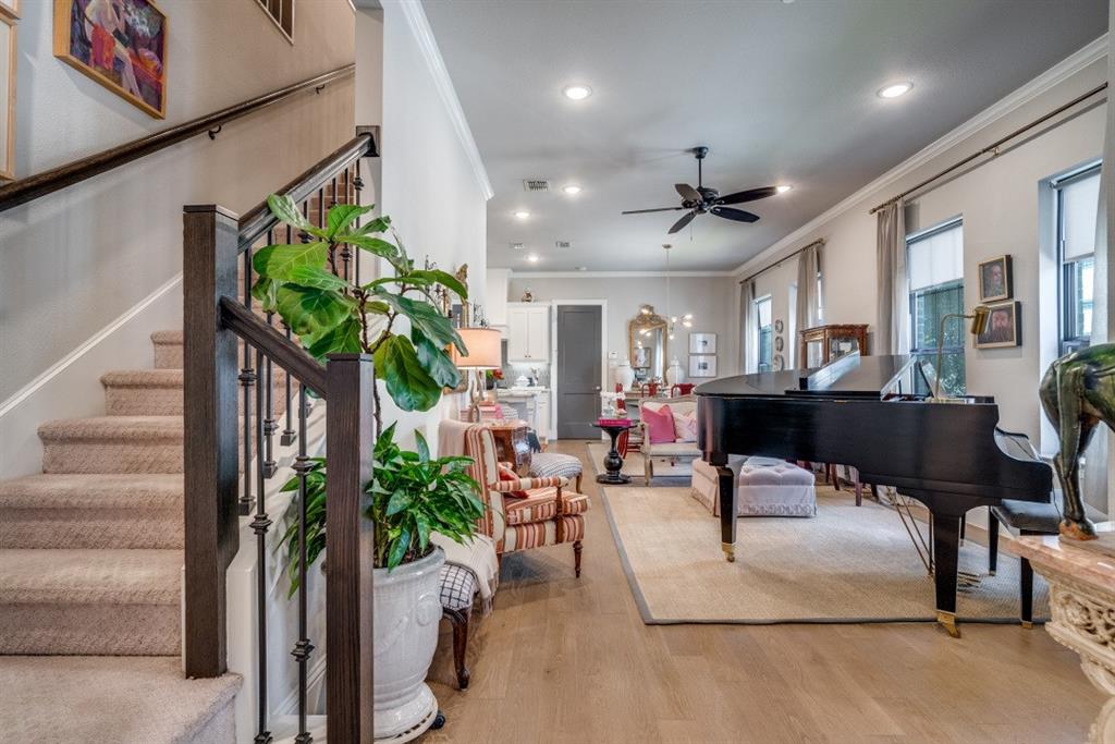 307 Sunset Lane, Unit 101 Fort Worth, TX 76114 - Photo 4 of 37 a living room with furniture potted plant and a window
