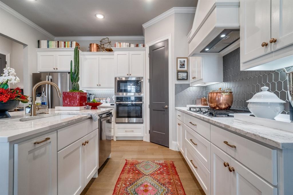 307 Sunset Lane, Unit 101 Fort Worth, TX 76114 - Photo 9 of 37 a kitchen with cabinets and window
