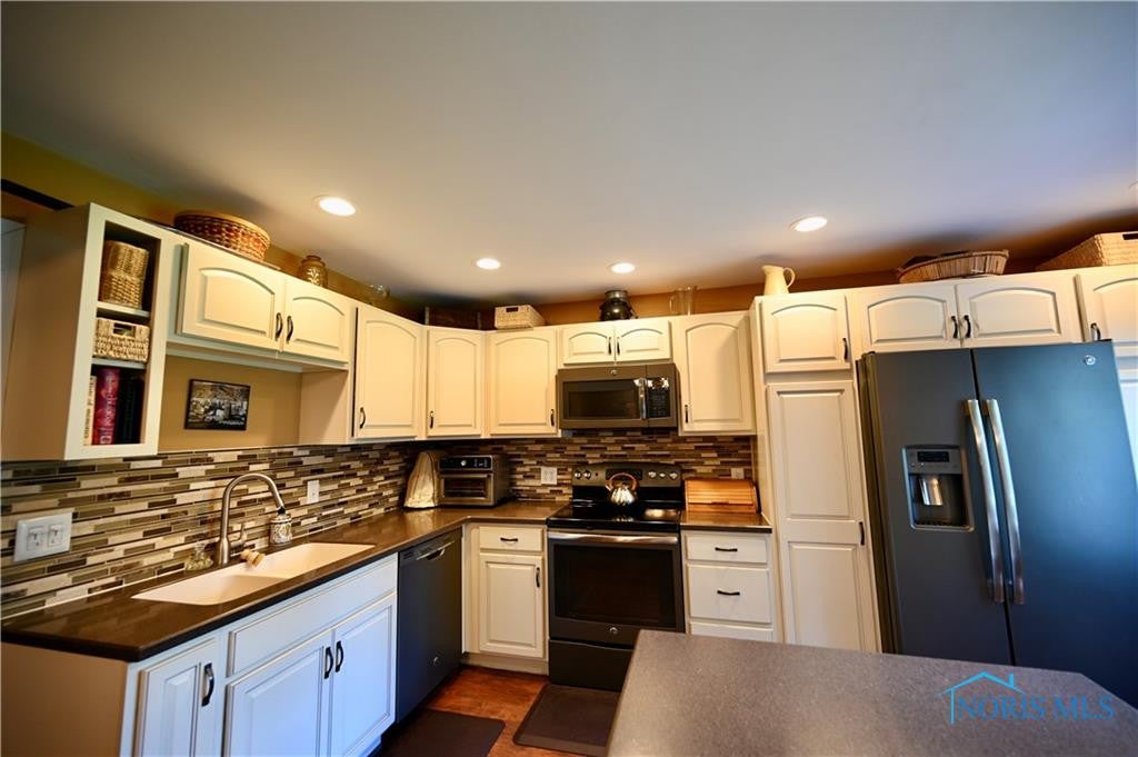 2734 Wicklow Road Toledo, OH 43606 - Photo 9 of 25 Gallery Image 9