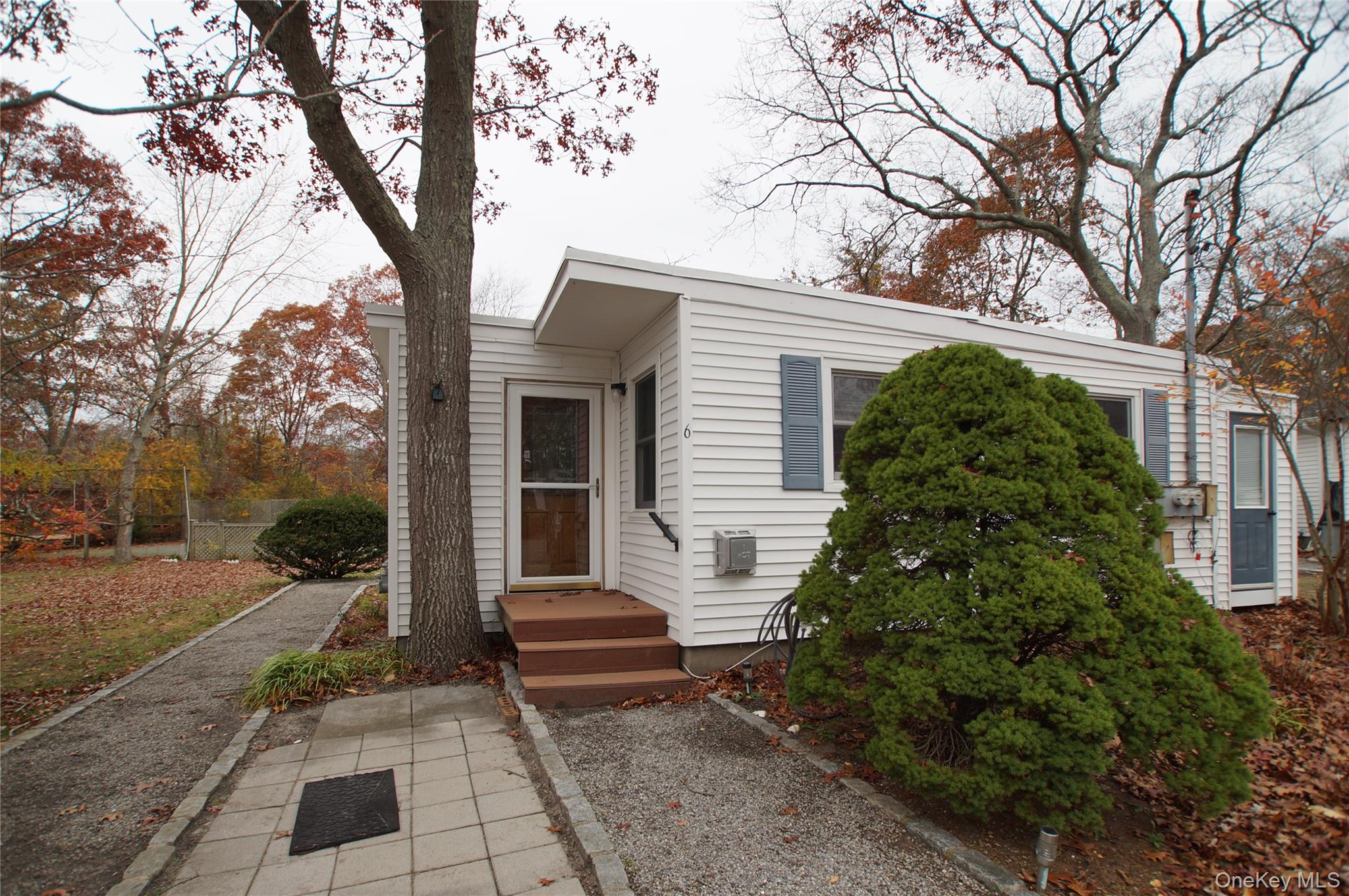 12 East Tiana Road, Unit 6 Hampton Bays, NY 11946 - Photo 1 of 9