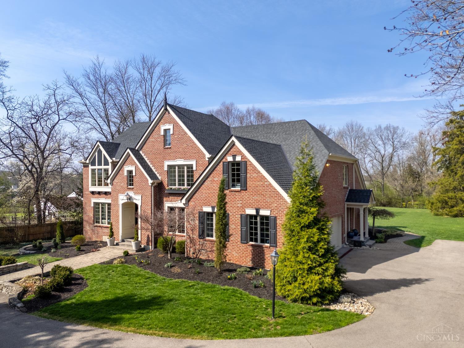 7740 Kugler Mill Road Cincinnati, OH 45243 - Photo 2 of 46