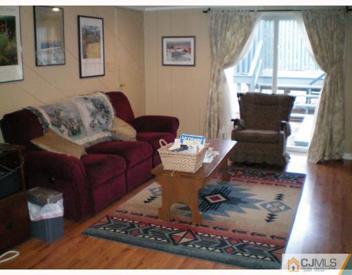 19 Sandra Road East Brunswick, NJ 08816 - Photo 4 of 10 Gallery Image 4