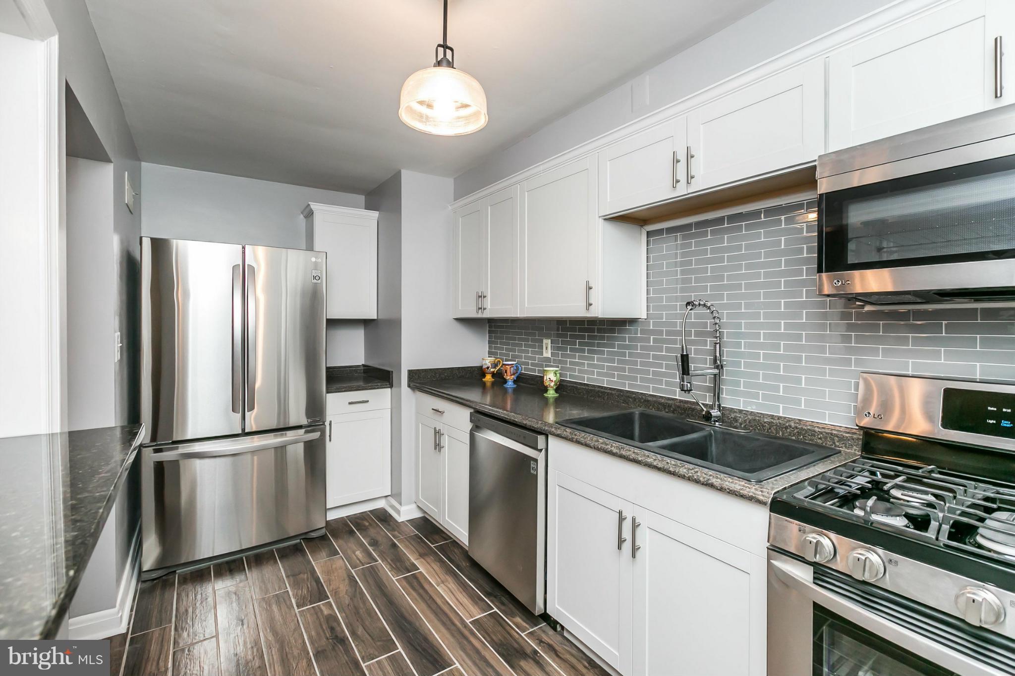 4907 West Hills Road Baltimore, MD 21229 - Photo 1 of 30 Kitchen