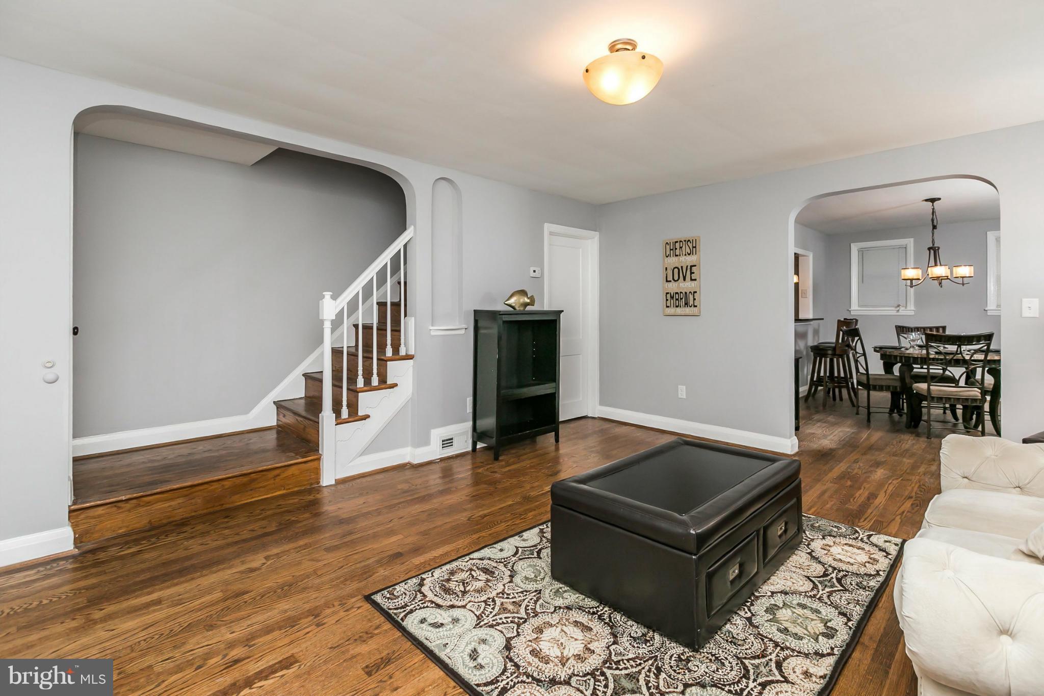 4907 West Hills Road Baltimore, MD 21229 - Photo 11 of 30 Living Room