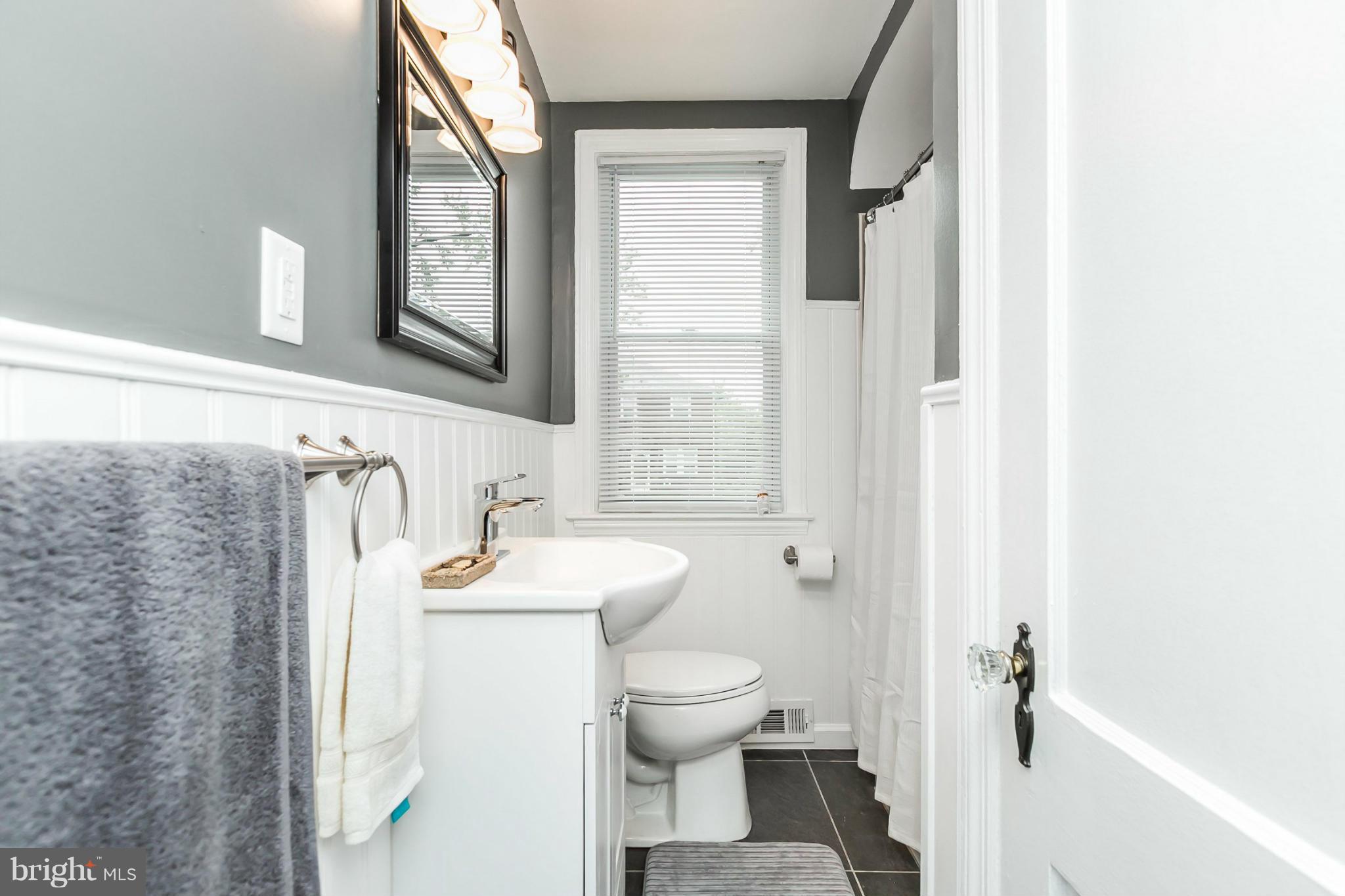 4907 West Hills Road Baltimore, MD 21229 - Photo 16 of 30 Bath