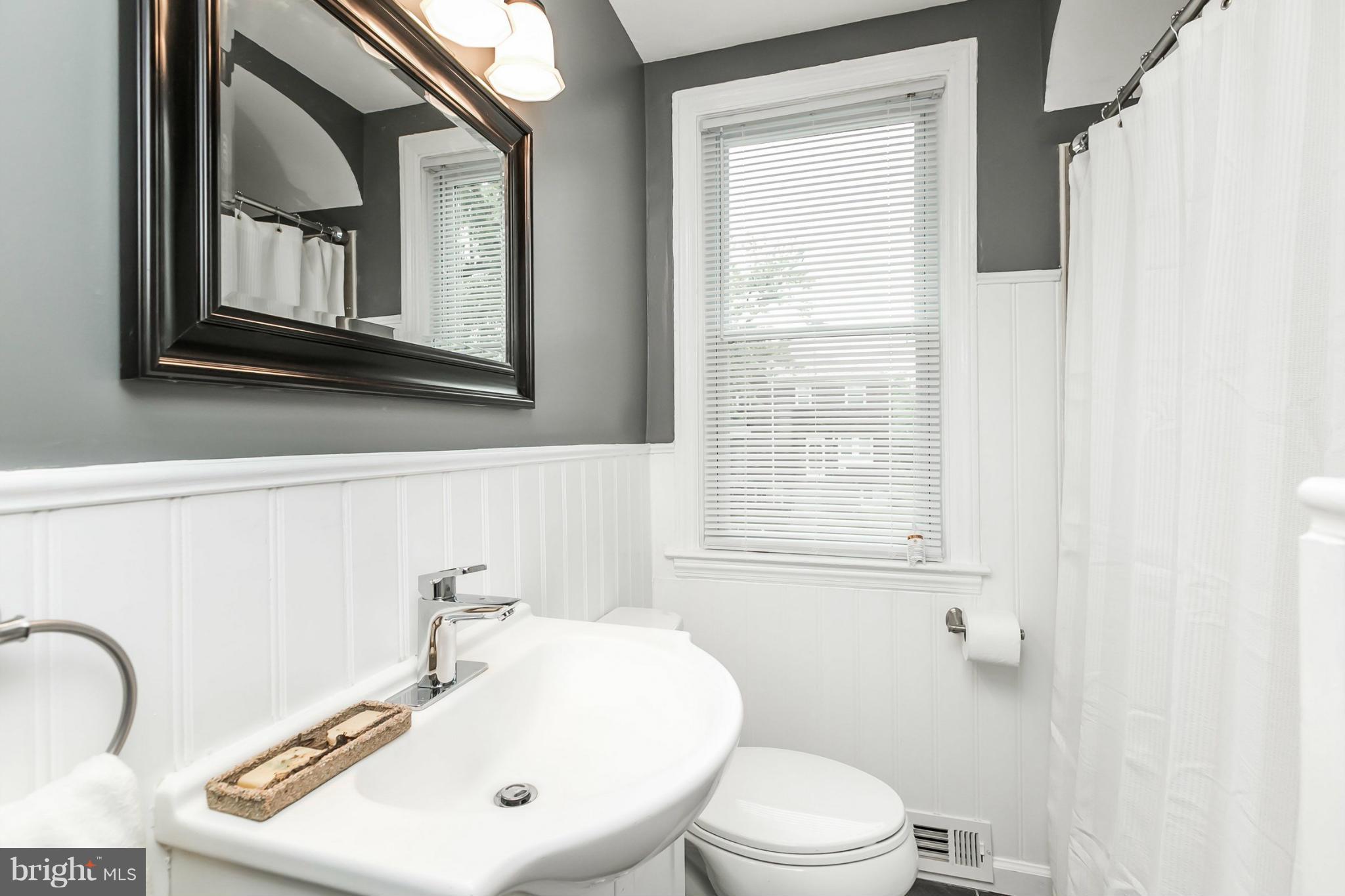 4907 West Hills Road Baltimore, MD 21229 - Photo 17 of 30 Bath