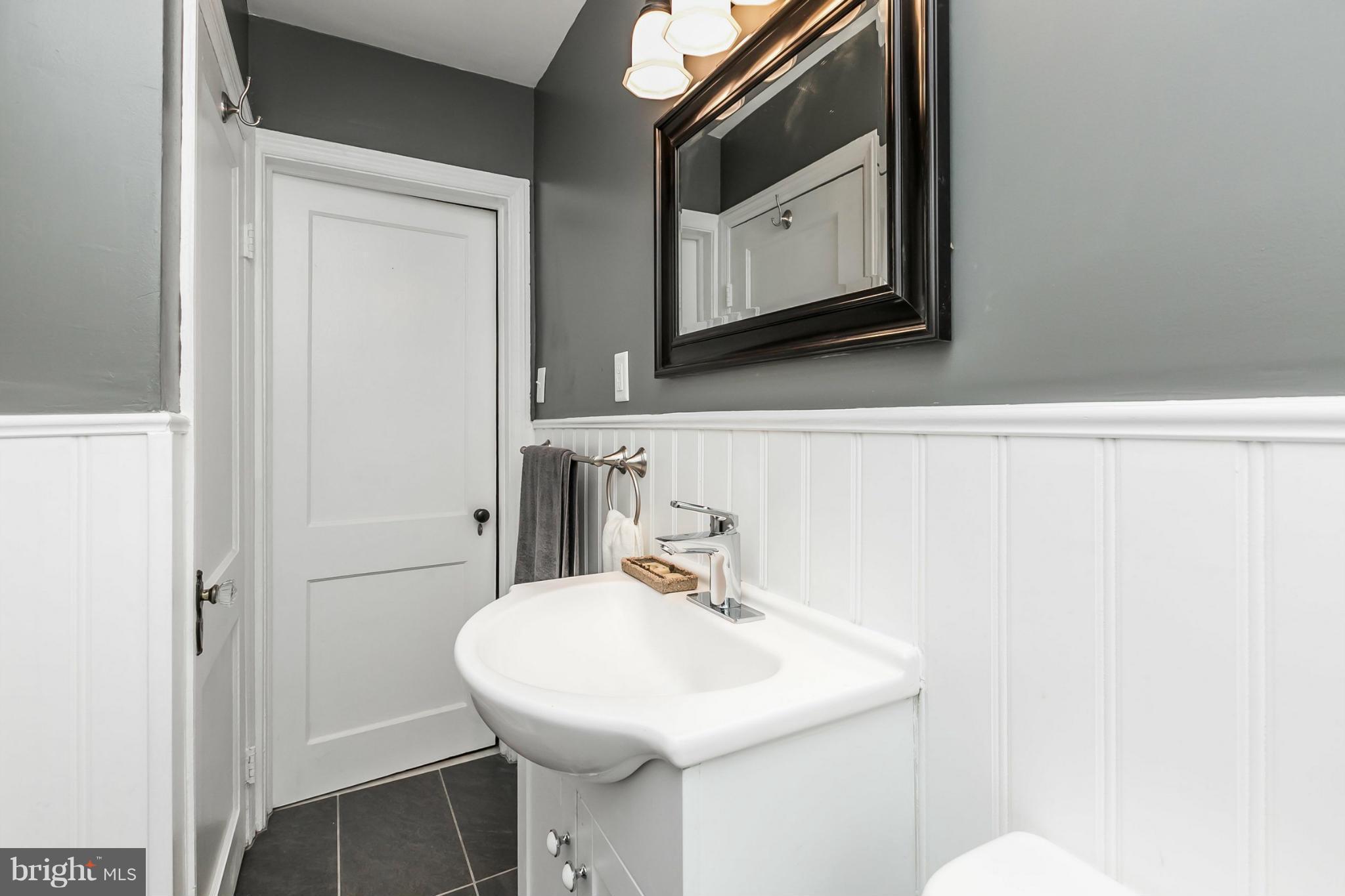 4907 West Hills Road Baltimore, MD 21229 - Photo 18 of 30 Bath