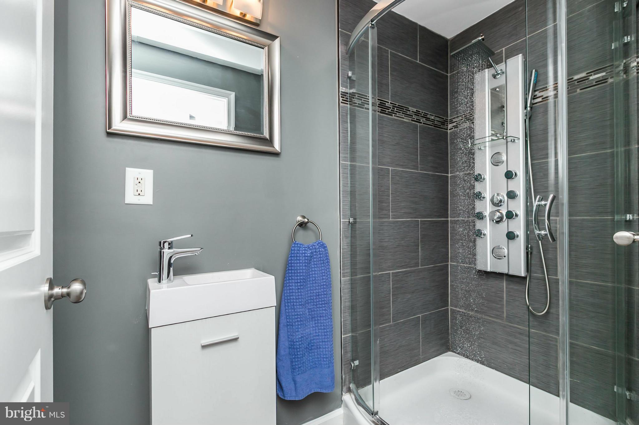 4907 West Hills Road Baltimore, MD 21229 - Photo 26 of 30 Bath