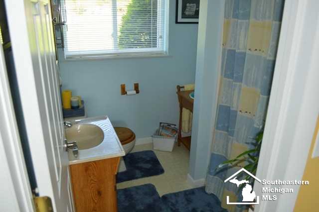 11432 Grafton Road Carleton, MI 48117 - Photo 16 of 33