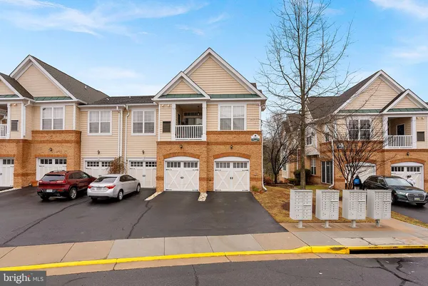 $465,000 | 43890 Hickory Corner Terrace, Unit 111, Ashburn, VA 20147