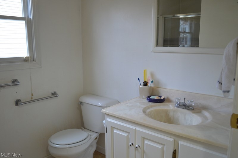 1084 Berwin Street Akron, OH 44310 - Photo 17 of 20 Bathroom 1st floor
