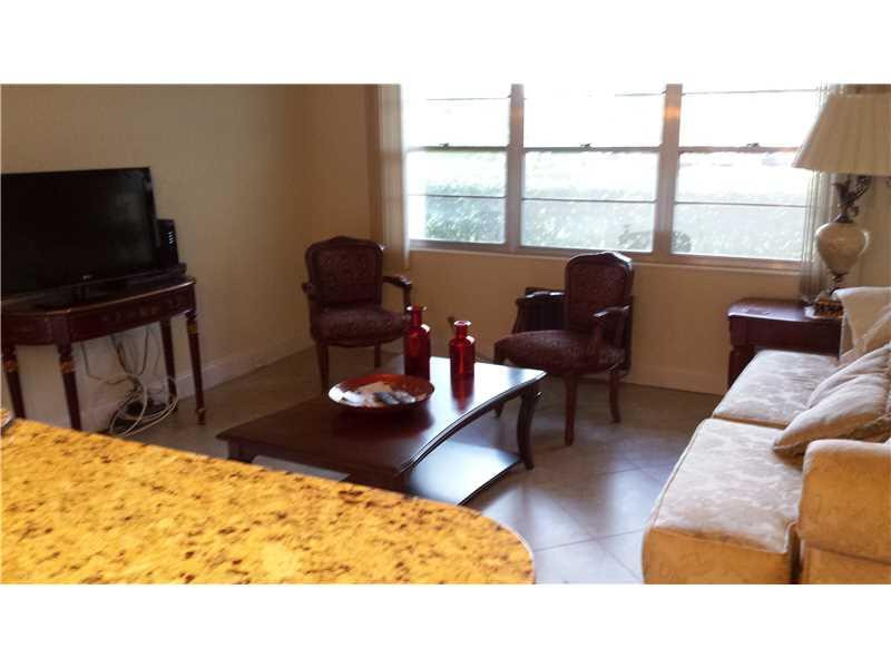 426 Mansfield K, Unit 426 Boca Raton, FL 33434 - Photo 3 of 6 Living Room
