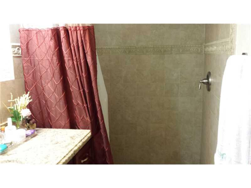 426 Mansfield K, Unit 426 Boca Raton, FL 33434 - Photo 5 of 6 Bathroom
