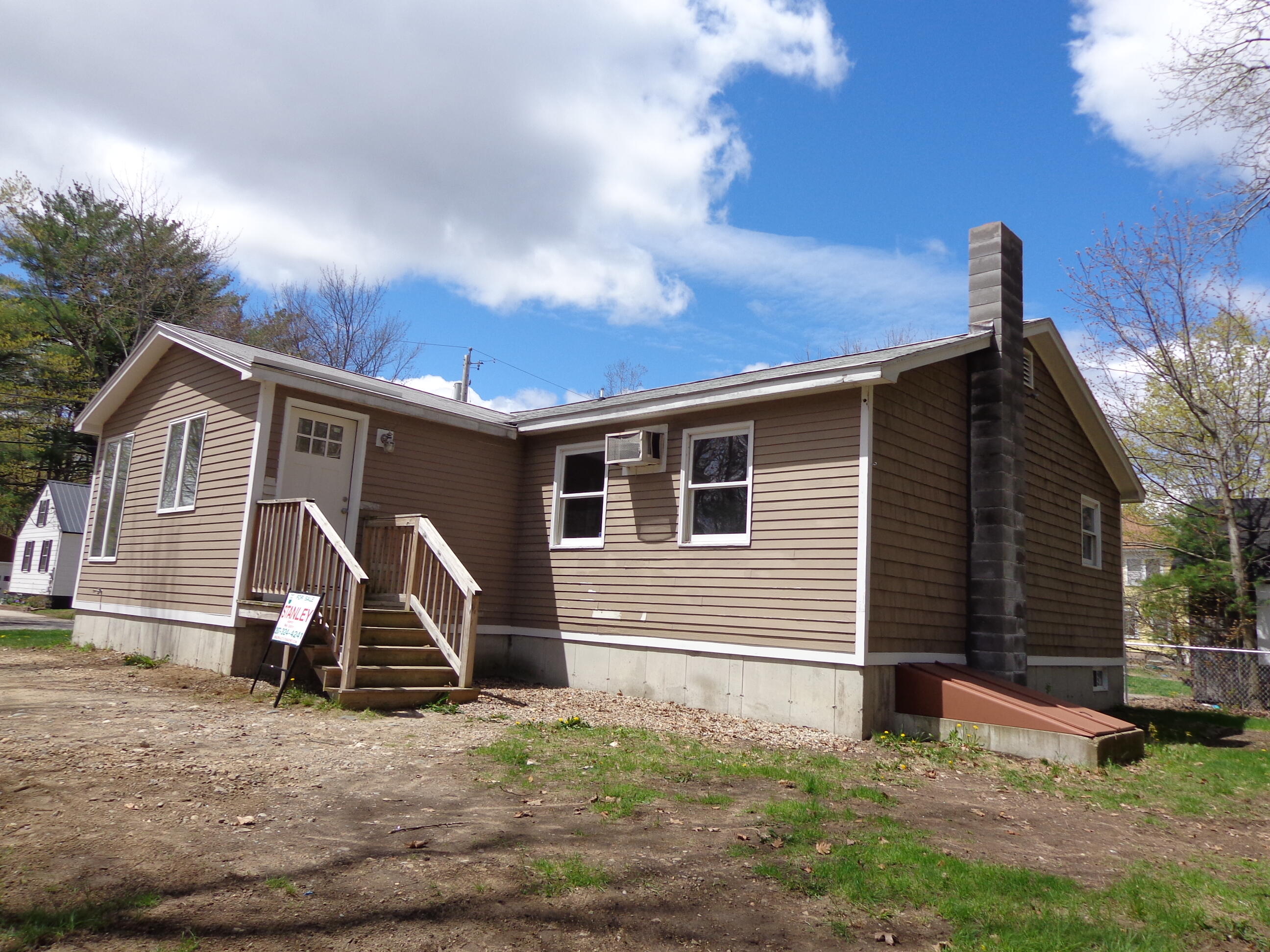 20 Mousam Street Springvale, ME 04083 - Photo 3 of 23 DSC04024