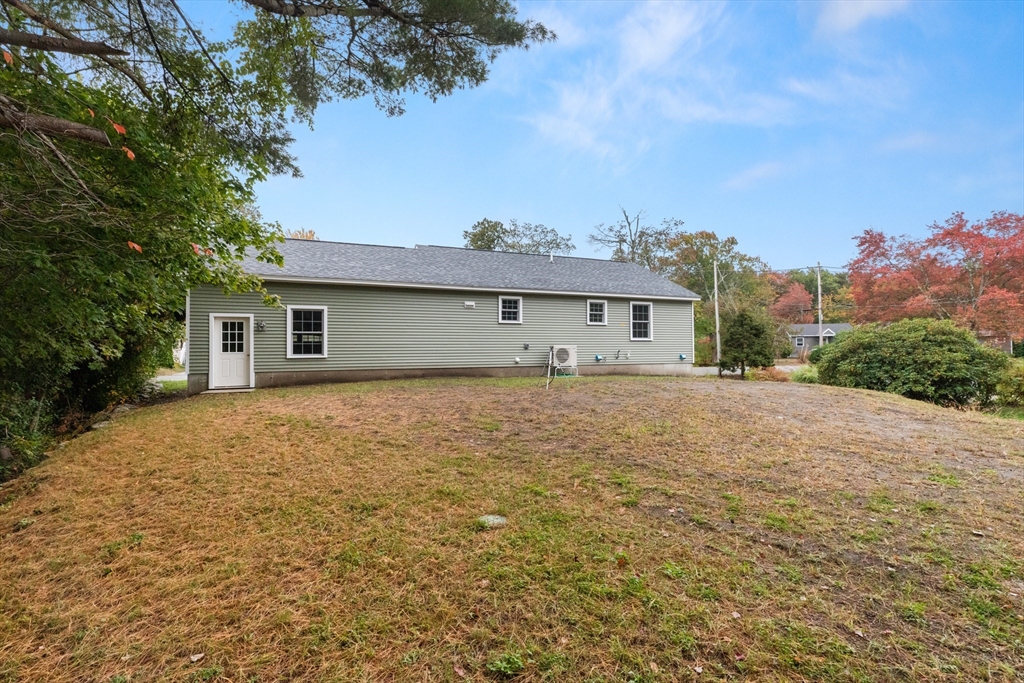 86 Ferry Road Salisbury, MA 01952 - Photo 4 of 28 a house view with a garden space