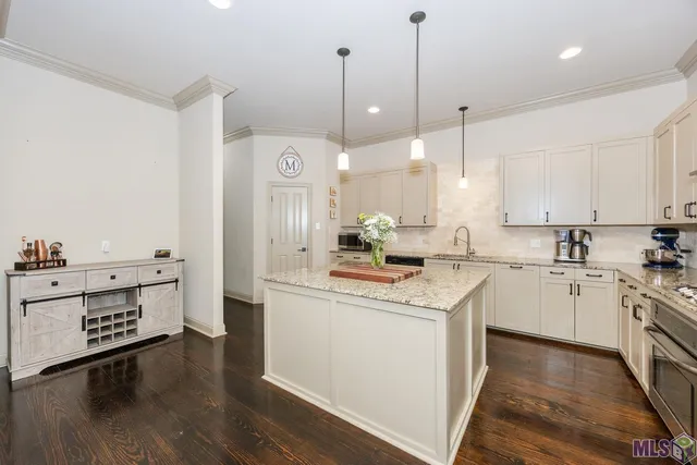 $374,900 | 8274 Seville Court, Baton Rouge, LA 70820