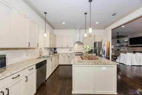 $374,900 | 8274 Seville Court, Baton Rouge, LA 70820