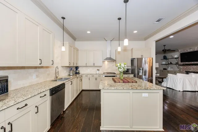$374,900 | 8274 Seville Court, Baton Rouge, LA 70820