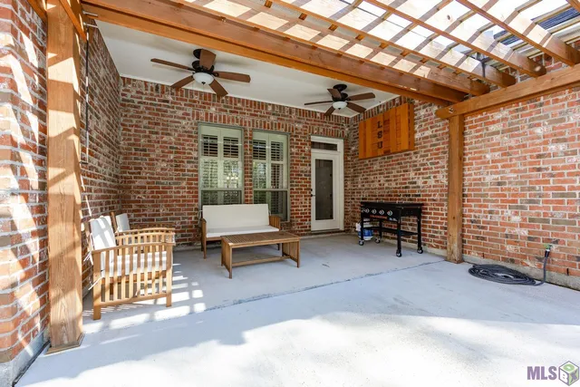 $374,900 | 8274 Seville Court, Baton Rouge, LA 70820