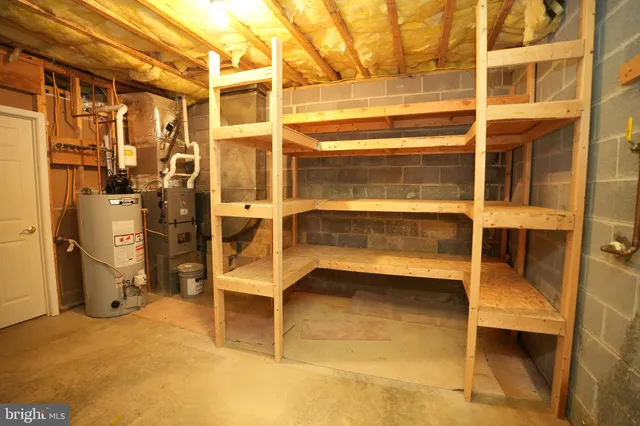 a view of a room with walk in closet