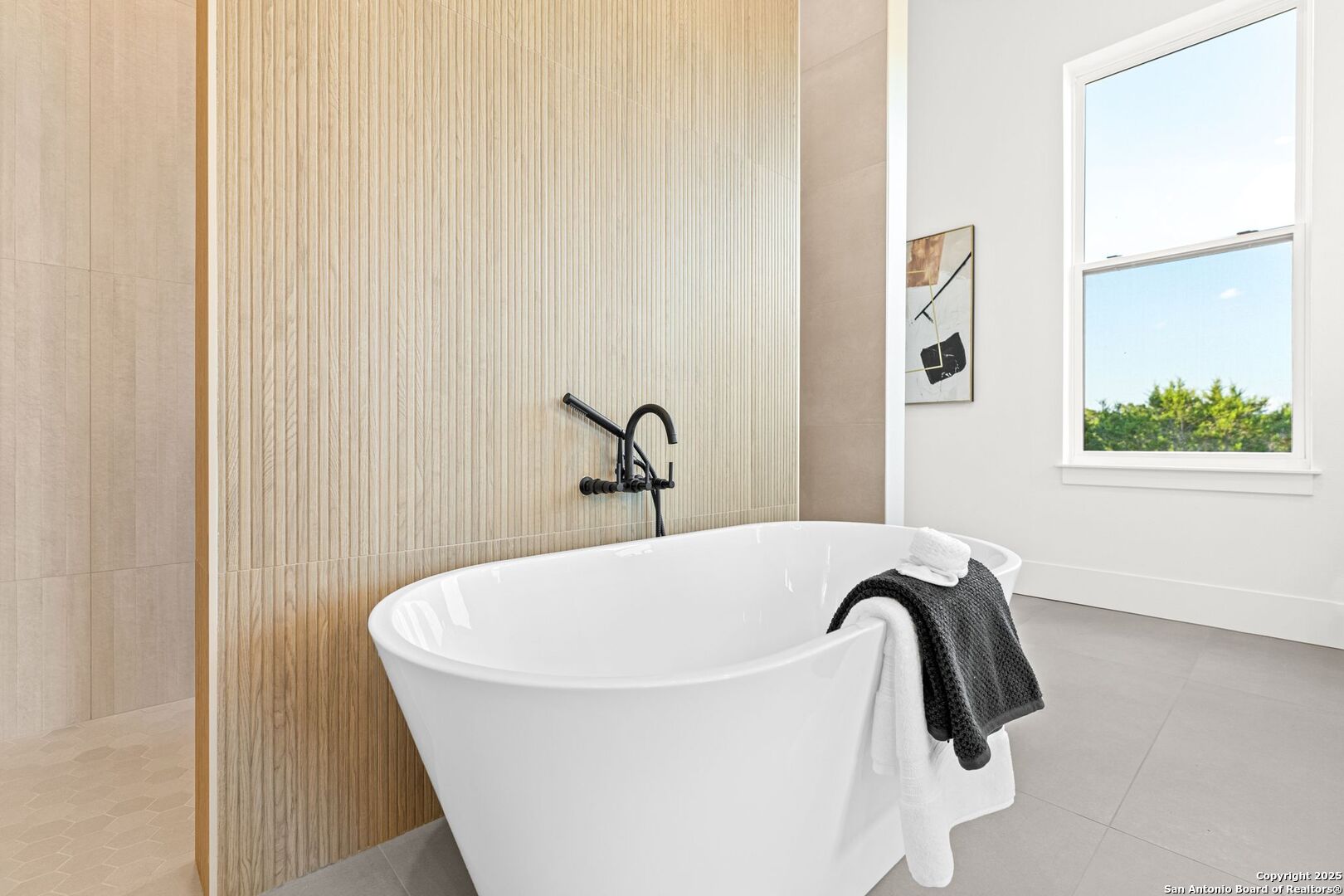 1202 Cielo Rio Drive Pipe Creek, TX 78063 - Photo 26 of 54 a bathroom with a bathtub