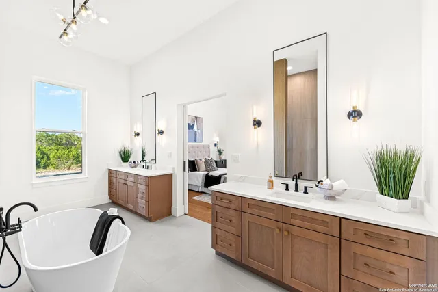 $969,000 | 1202 Cielo Rio Drive, Pipe Creek, TX 78063