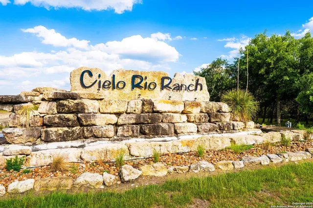 $969,000 | 1202 Cielo Rio Drive, Pipe Creek, TX 78063