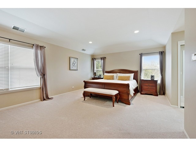 63 Holabird Loop Highwood, IL 60040 - Photo 12 of 25