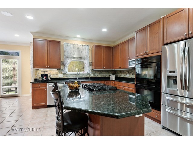 63 Holabird Loop Highwood, IL 60040 - Photo 4 of 25