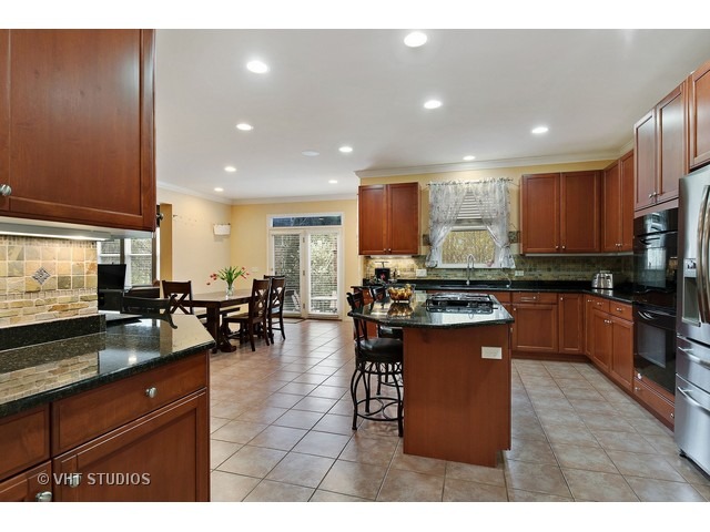 63 Holabird Loop Highwood, IL 60040 - Photo 5 of 25