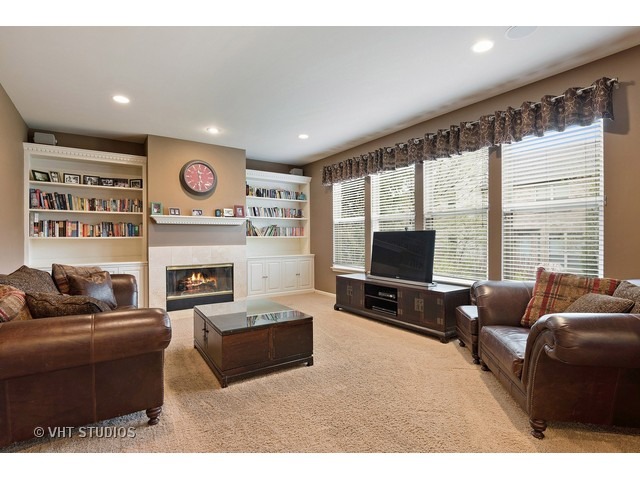 63 Holabird Loop Highwood, IL 60040 - Photo 8 of 25