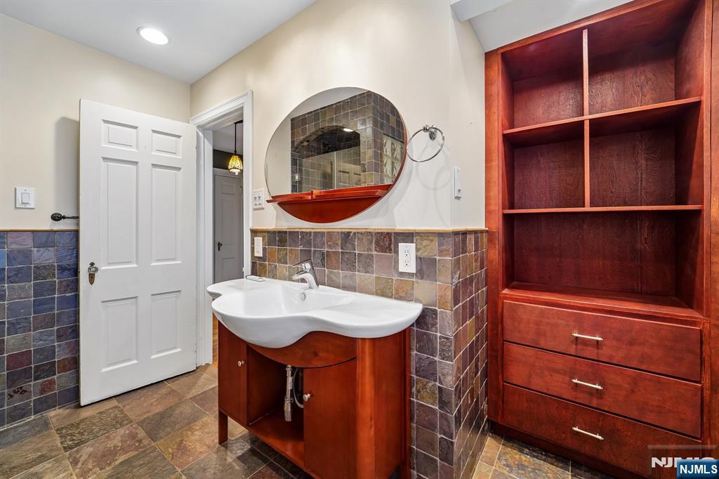 122 Holland Road South Orange, NJ 07079 - Photo 33 of 45