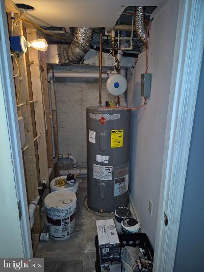 2903 Jefferson Street Baltimore, MD 21205 - Photo 44 of 48 a bathroom with a toilet and a shower