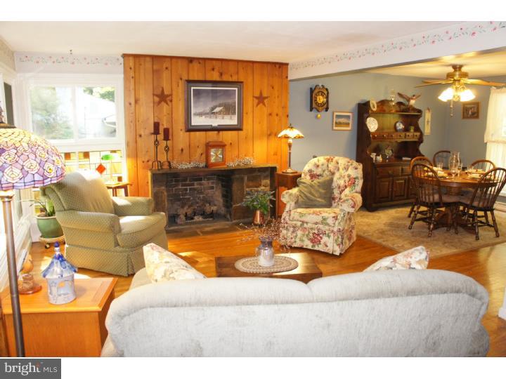 11 Rampart East Media, PA 19063 - Photo 3 of 25 Living Room