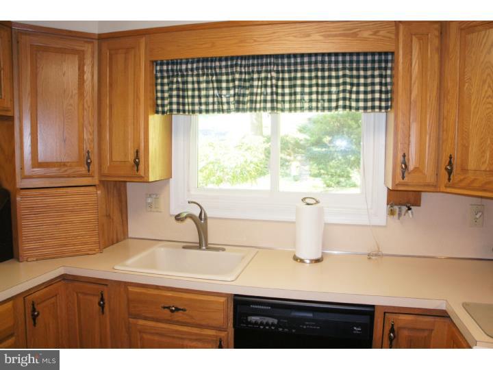 11 Rampart East Media, PA 19063 - Photo 9 of 25 Kitchen