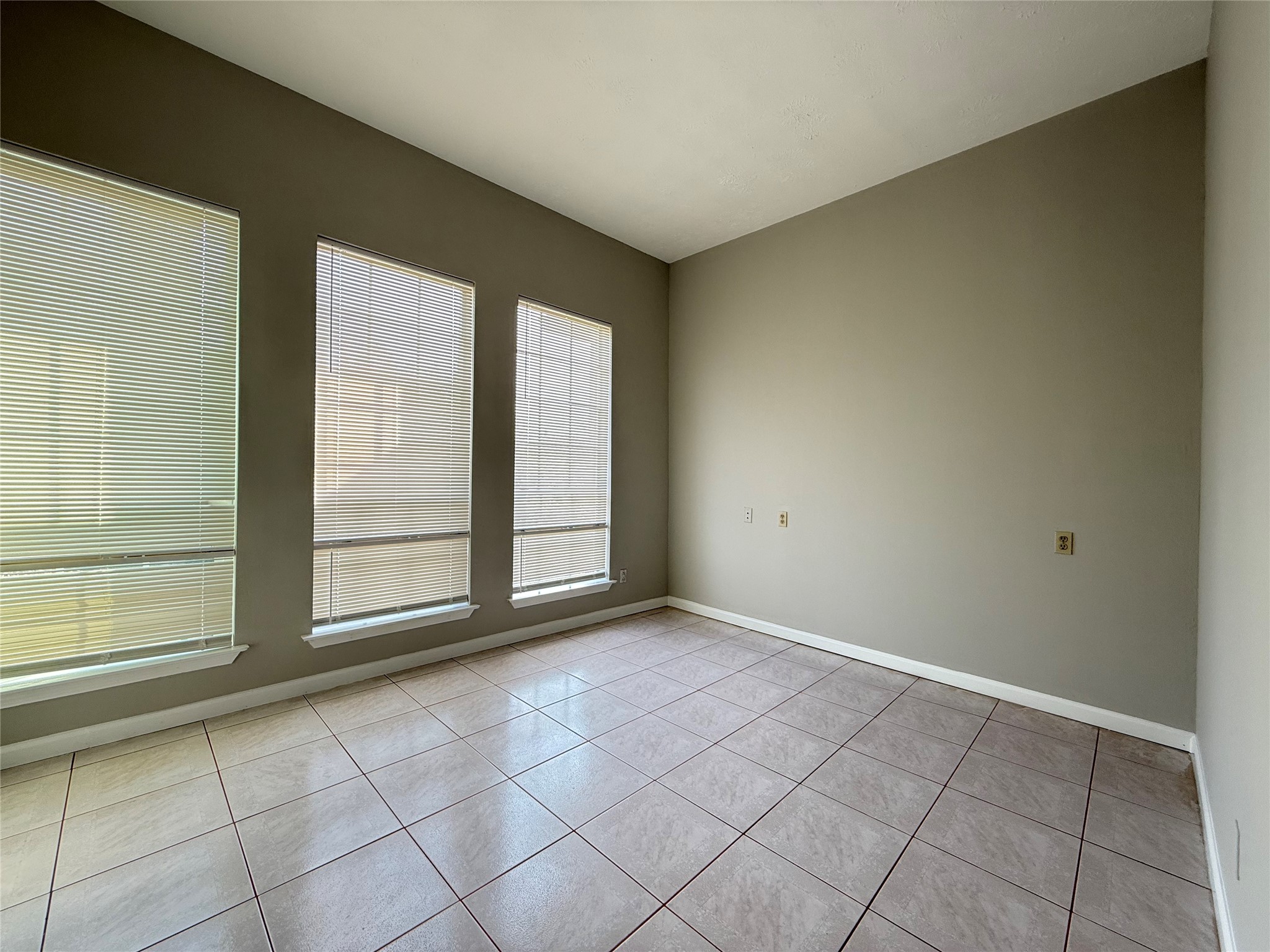 11346 Old Telegraph Road Houston, TX 77067 - Photo 11 of 20 a view of an empty room and window