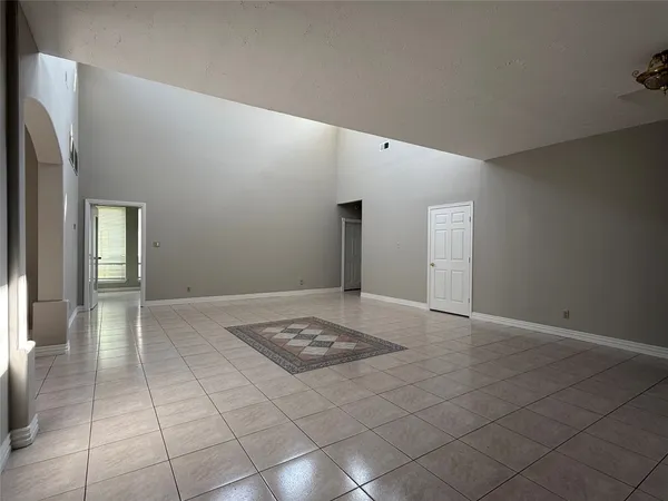 a view of livingroom with furniture
