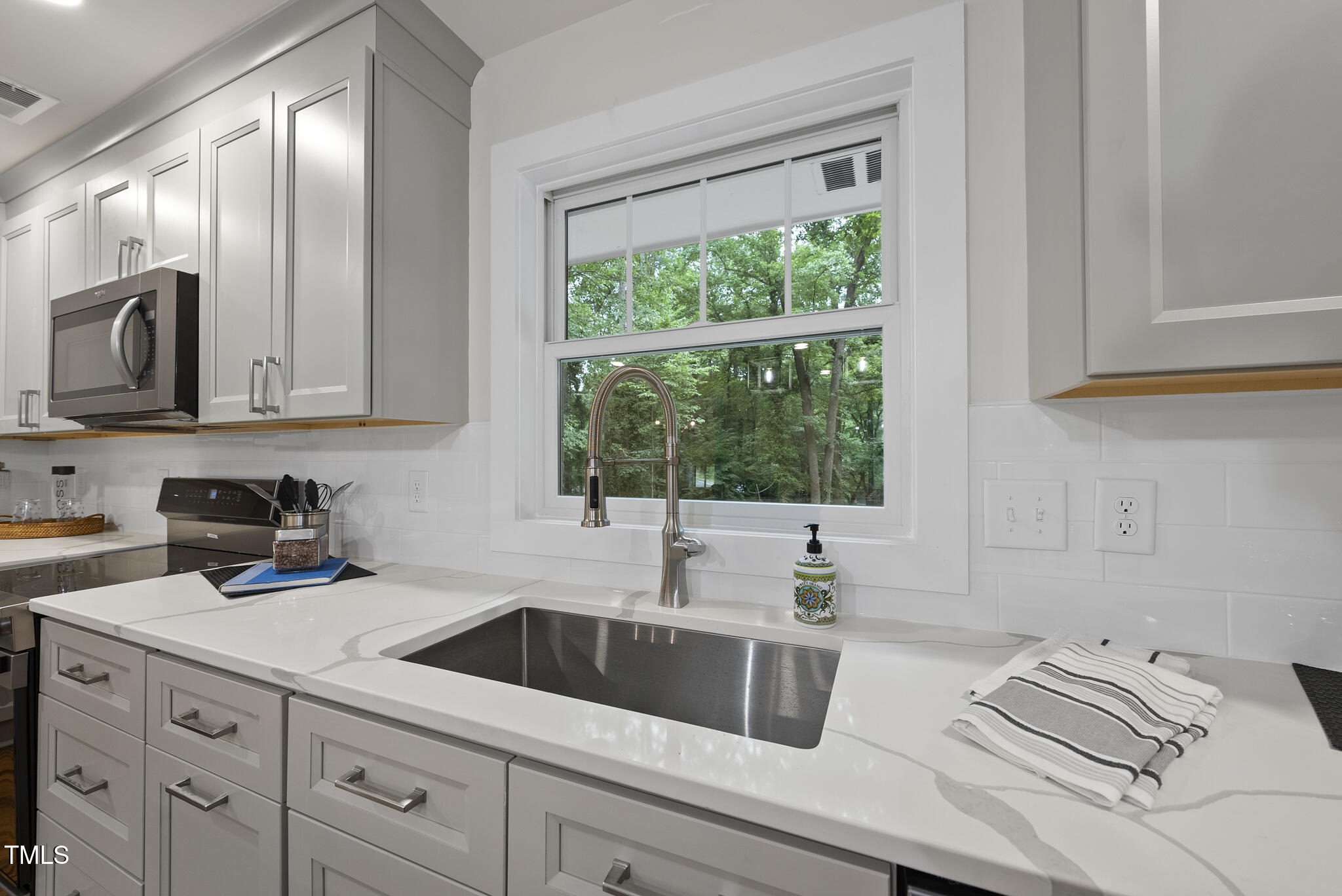 4301 Azalea Drive Raleigh, NC 27612 - Photo 11 of 38 DSC07749