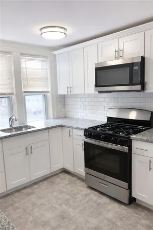 $1,975 | 299 State Street, Unit 3, Bristol, RI 02809