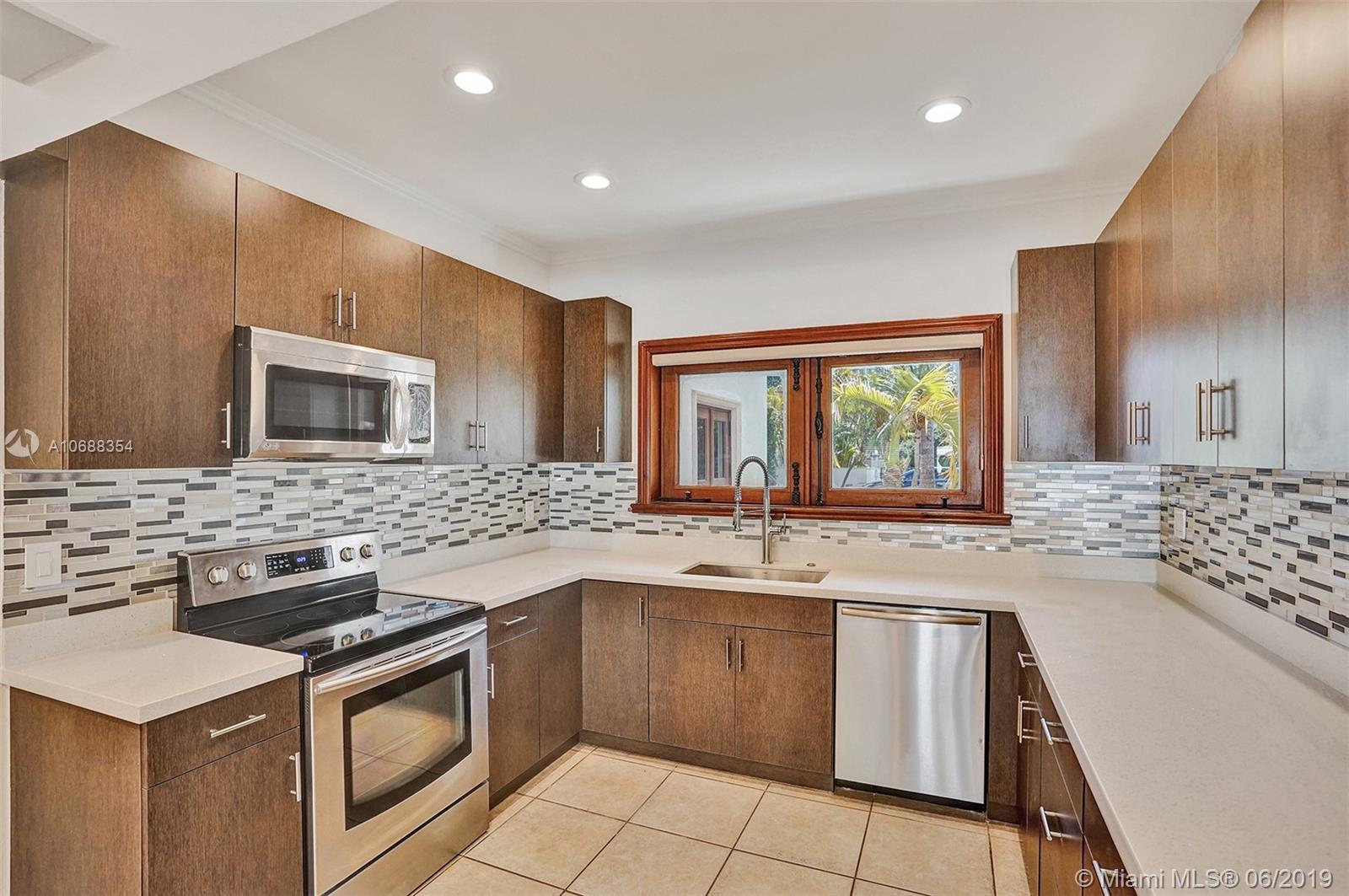 4838 Pine Tree Drive Miami Beach, FL 33140 - Photo 10 of 29