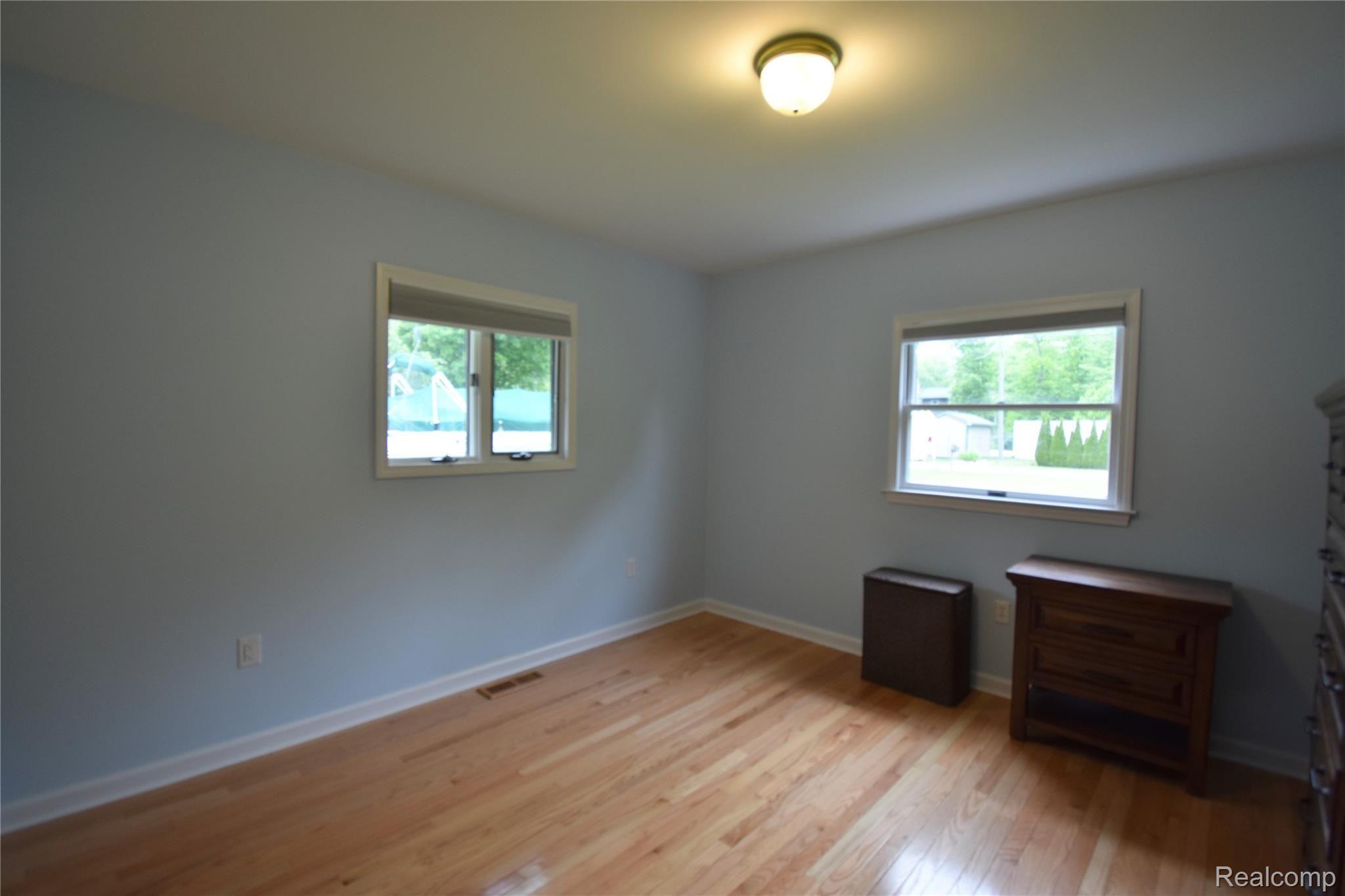 11145 Wynns Road Pinckney, MI 48169 - Photo 17 of 32 17 BEDROOM 4 OTHER DIRECTION.JPG
